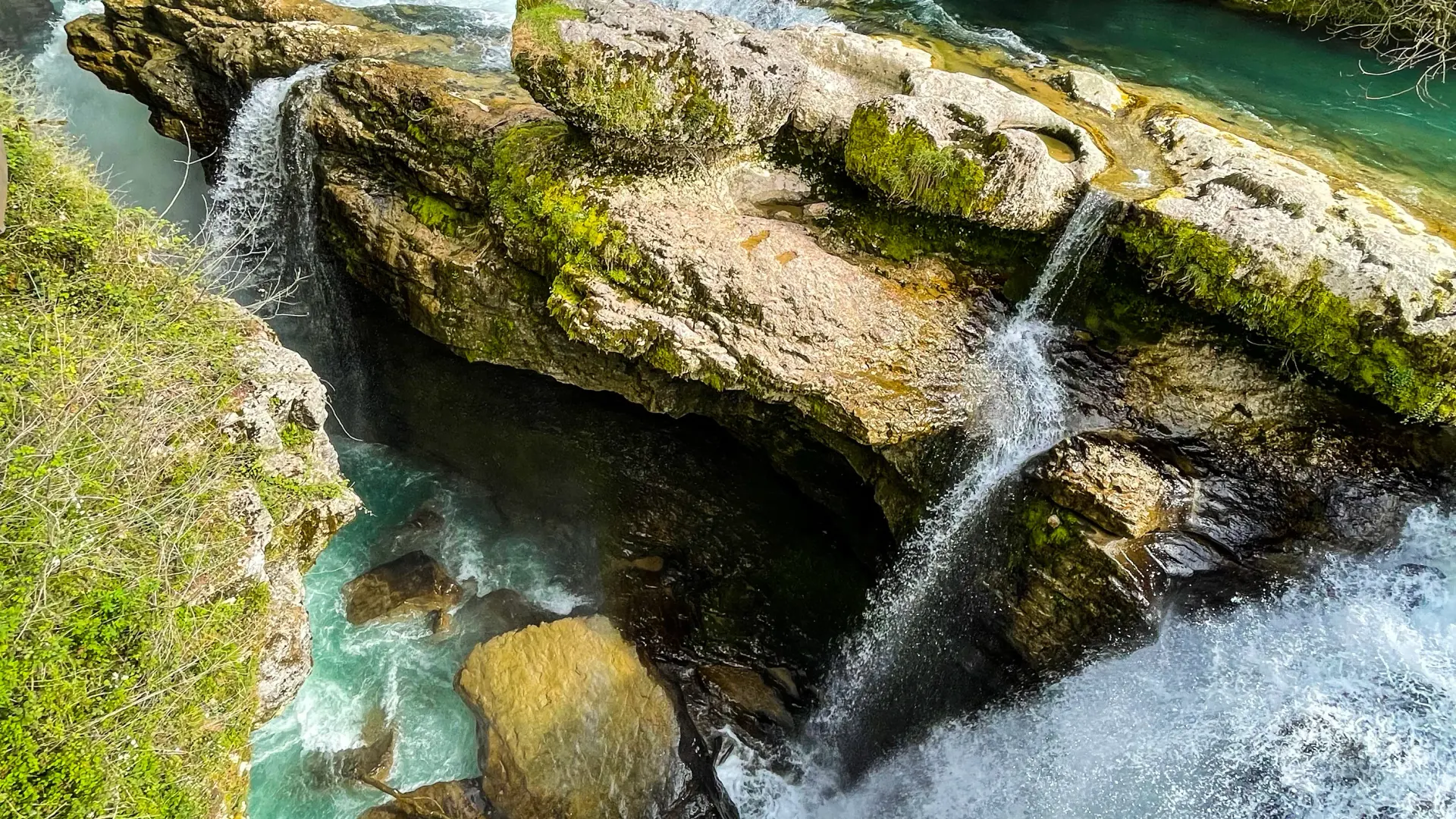 Turquoise water and small waterfalls in Martvili Canyon
